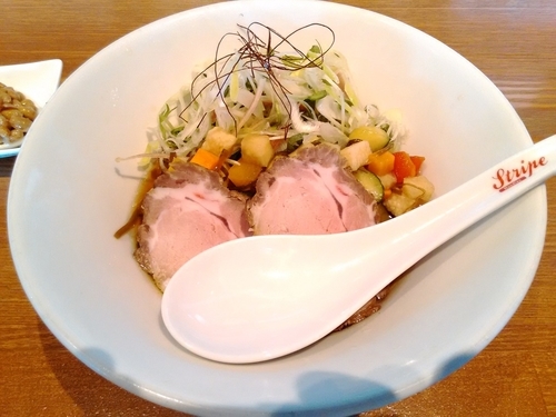 「期間限定 冷やし煮干し混ぜそば」@ストライプ ヌードルズの写真