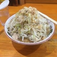 ラーメン（200g、野菜脂増し、辛め、750¥）