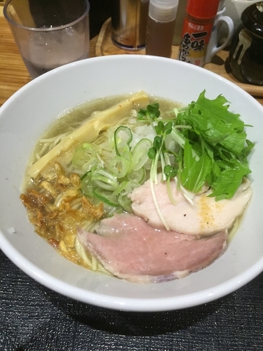 「塩煮干そば」@つけめん・らーめん・煮干そば 金狼の写真