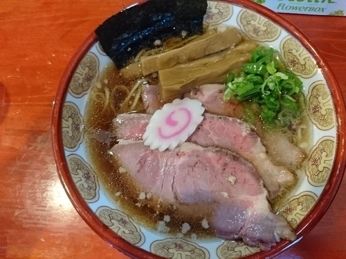 「煮干しそば(醤油) 中盛り 半チャーシュー」@讃岐ラーメン はまんど横須賀の写真