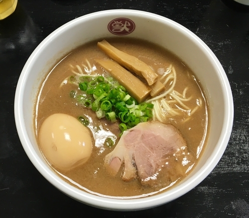 「羊らーめん+味玉」@豚らーめん 獣道の写真