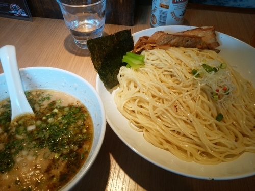 「ブラック・エンジェル・つけ麺ver＋ビール」@○麺堂の写真