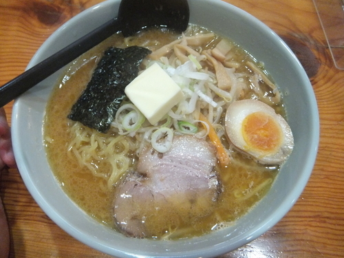 「黄金味噌らーめん820円+大盛100円+バター80円」@らあめん美春 柏店の写真