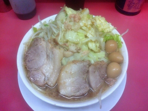 「大ラーメン　ニンニクアブラ+味付けうずら　800円」@ラーメン二郎 大宮店の写真