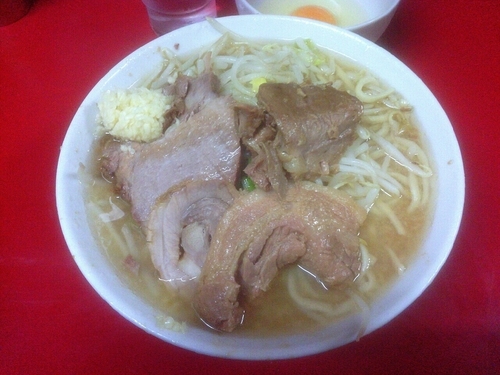 「小ラーメン　ニンニク+生卵　750円」@ラーメン二郎 西台駅前店の写真