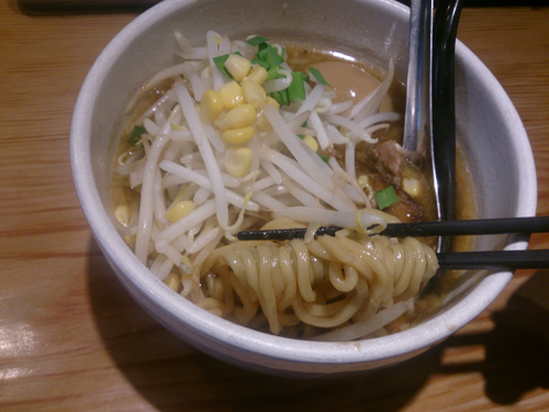 「味噌ラーメン＋味玉」@らぁ麺屋 つなぎの写真