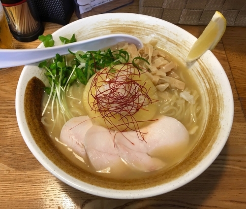 「パイナップル鶏白湯ラーメン」@麺匠ようすけ 鶏煮亭の写真