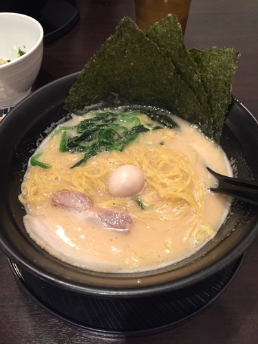 「豚骨醤油ラーメン」@横浜家系ラーメン まんぷく家 東岡崎駅前店の写真