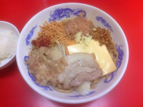 「まぜそば大盛りエビマヨ以外870円+ライス100円」@ジャンクガレッジ 北浦和店の写真