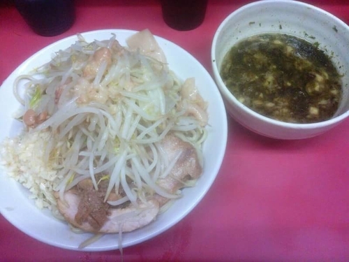 「大ラーメン+りんごとあおさ海苔つけ麺ニンニクアブラ　800円」@ラーメン二郎 大宮店の写真