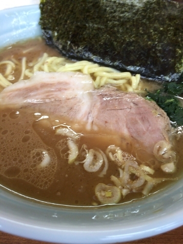 「のり増しラーメン並（麺かため アブラ多め）+無料ライス中」@横浜ラーメン 武蔵家 船橋店の写真