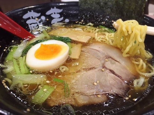 「醤油らーめん(721円)」@らーめん蔵芸 ホームズ新山下店の写真