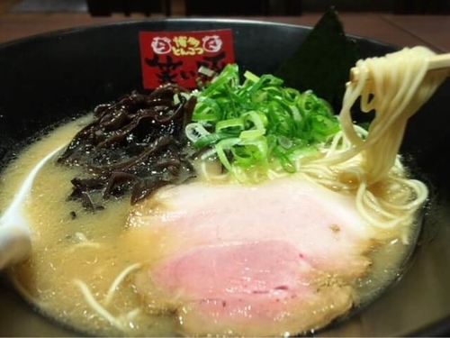 「とんこつラーメン(800円)」@博多とんこつ 笑い豚の写真