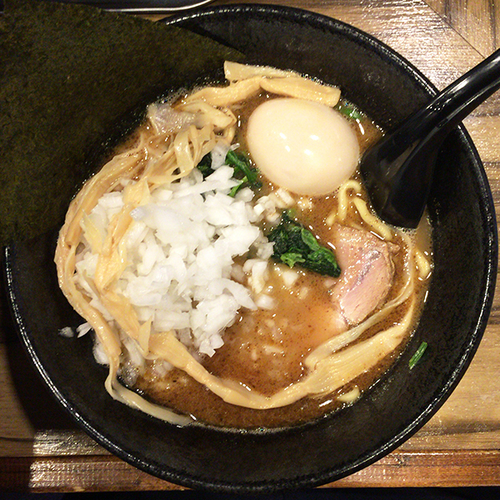 「大和田魚介ラーメン＋味玉＋玉ねぎ」@麺屋 大和田の写真