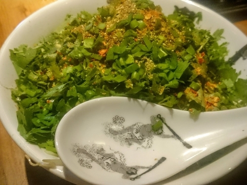 「カラシビまぜそば（中盛・パクチー、マシマシ）」@カラシビ味噌らー麺・つけ麺 神田本店の写真