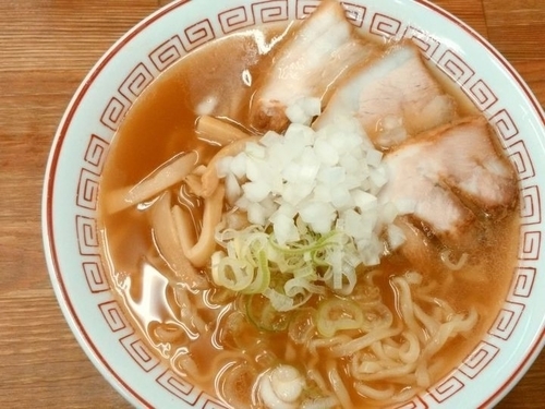 「蔵出ししょうゆラーメン（平打ち麺）＋玉葱」@喜多方食堂 浅草本店の写真