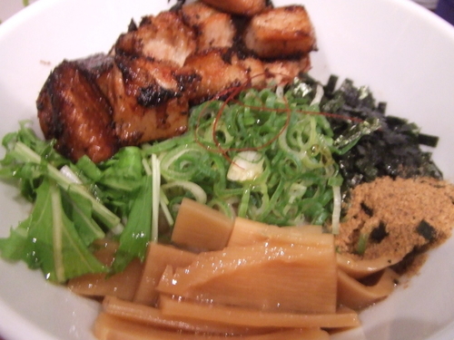 「塩まぜそば　８１０円」@麺屋こころ 六角橋店の写真