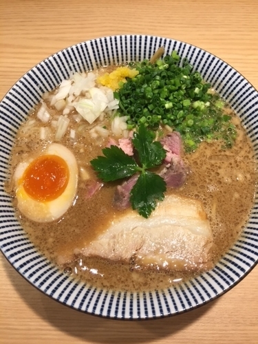 「ラム豚骨中華そば（煮干醤油）　750円」@自家製麺 MENSHO TOKYOの写真