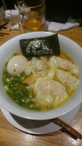「醤油らぁめん＋鶏ワンタン  ８８０円」@麺や 流れ星の写真