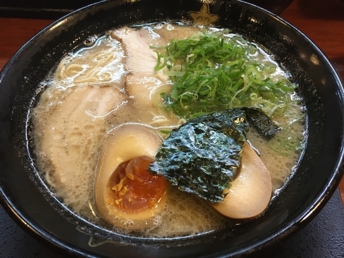 「煮卵ラーメン650円」@博多 いちばん星の写真