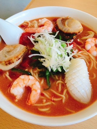 「夏ラーメン(海の幸の冷やしトマト味噌ラーメン)」@濃厚ラーメン じゅんの写真