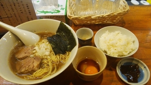 「煮干しそば＋ライス＋生卵」@煮干しそば 暁の写真