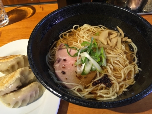 「醤油らぁ麺＋餃子」@麺処さざ波の写真
