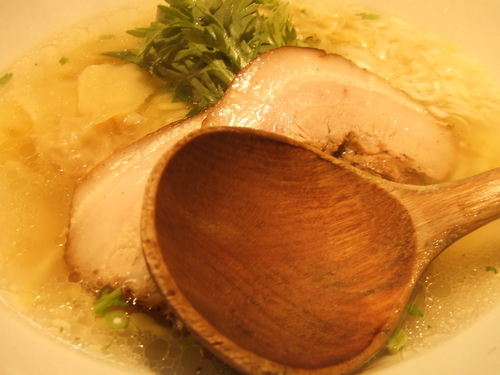 「本丸塩らーめん　８５０円」@横濱元町 本丸亭 横浜店の写真