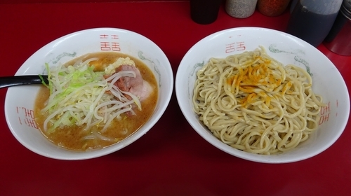 「ラーメン（700円）＋カレーなるカレーつけ麺（200円）」@ラーメン二郎 相模大野店の写真