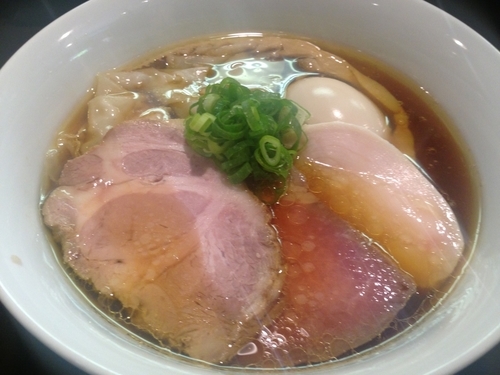 「特製醤油らぁ麺」@らぁ麺 すぎ本の写真