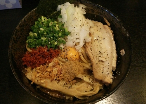 「【限定】味噌まぜそばブラックっ　800円」@二代目狼煙 本店 葉隠製麺の写真