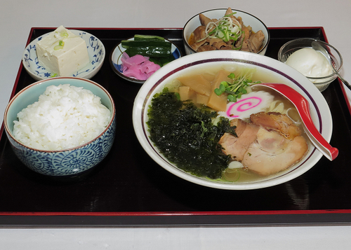 「白しょうゆラーメンセット」@一本杉食堂の写真