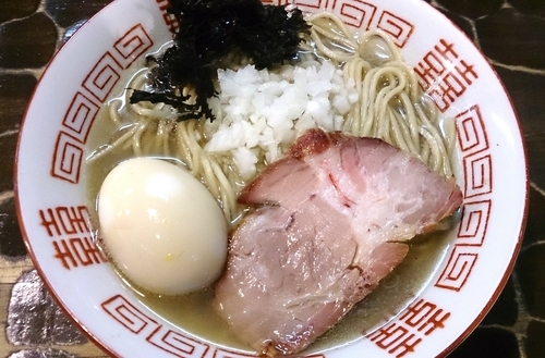 「【限定】煮干そば(塩)  + 味玉」@特級鶏蕎麦 龍介の写真