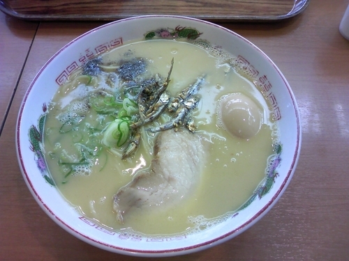 「煮干し白湯ラーメン+大盛+味玉」@とんこつ醤油ラーメン 麺大将 パサール幕張店の写真