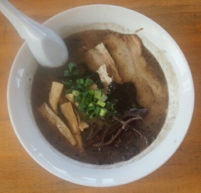 「黒とんこつラーメン700円麺パス仕様540円」@らぁ麺 華宝の写真