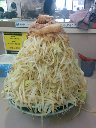 「らーめん中750円　野菜まし」@立川マシマシ 足利総本店の写真