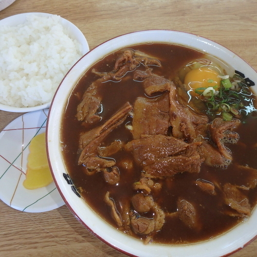 「支那そば(並)肉卵入り(750円)、ライス(小)(150円)」@支那そば 巽屋の写真