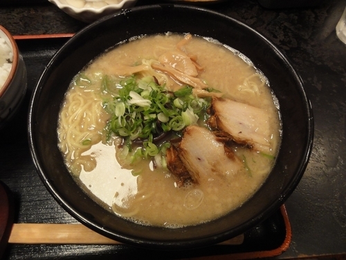 「醤油とんこつらーめん」@叉焼家 天満店の写真