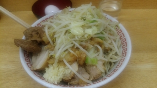 「冷まし中華(小ブタ)ニンニクアブラ生卵」@ラーメン二郎 環七新新代田店の写真