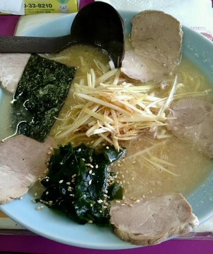 「ネギチャーシューメン 醤油 太麺」@ニューラーメンショップ おおもりの写真