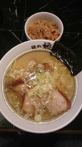 「ラーメン 700円 肉めし(ランチサービス)」@麺や 極の写真