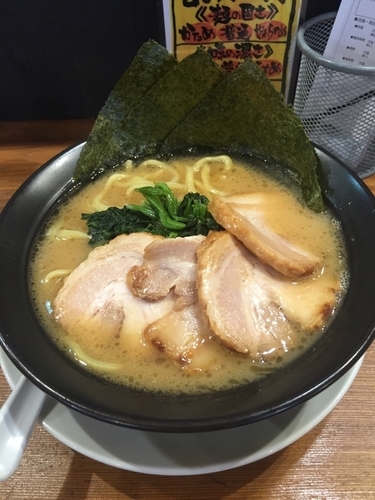 「チャーシュー麺950円、硬め濃いめ」@横浜家系ラーメン 太田家 関内店の写真