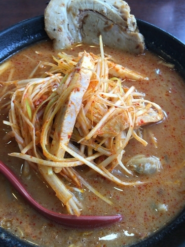 「6周年限定 房州味噌ラーメン（辛味+肉ネギ）」@麺場 龍吟の写真