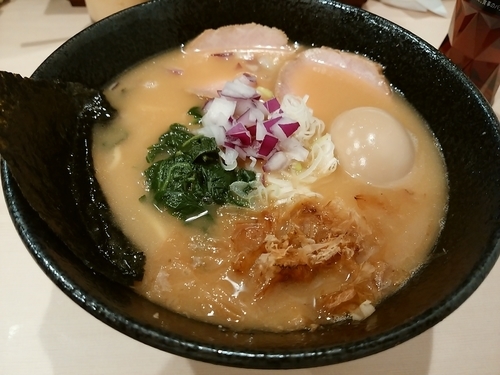 「鶏白湯醤油らーめん＋半熟煮玉子」@鶏白湯醤油らーめん 上弦の月の写真