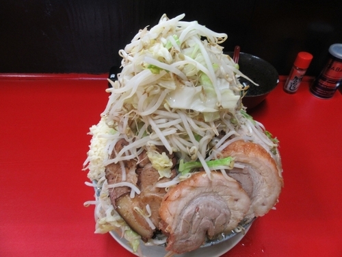「ラーメン麺マシ（８８０円）　６００ｇ＋マシマシ＋炭豚他」@豚男 -BUTAMEN-の写真