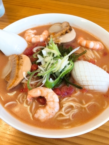 「夏ラーメン(冷し)海の幸のトマトみそラーメン」@濃厚ラーメン じゅんの写真