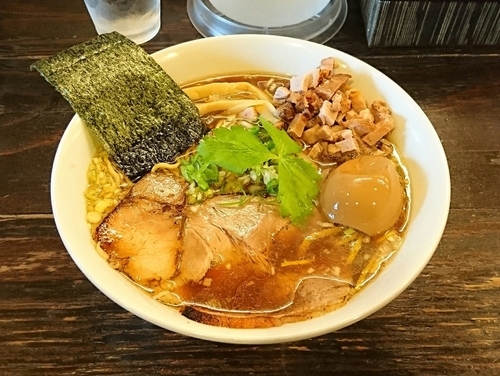 「醤油 味玉中華そば (大盛) + 切り落としチャー」@中華そば こむぎの写真