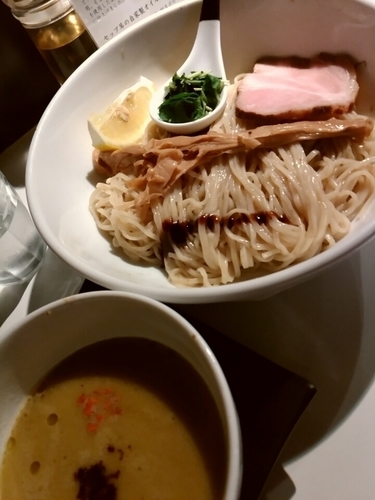 「つけそば（醤油）900円＋小ﾗｲｽ」@SOBAHOUSE金色不如帰の写真