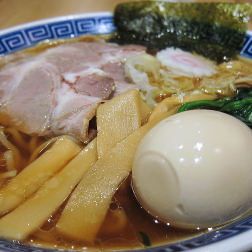 「豚玉中華そば 690円 + 中盛 100円」@舎鈴 八重洲店の写真