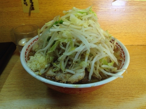 「ラーメン小（ニンニク・ヤサイ・カラメ）700円」@ラーメン二郎 環七新新代田店の写真